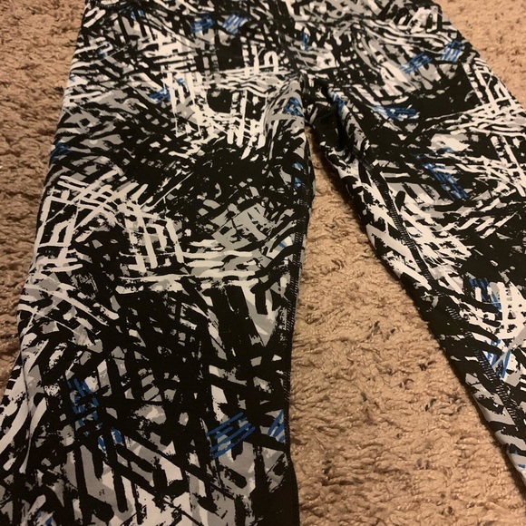 Work out capris 💙 - Picture 3 of 5